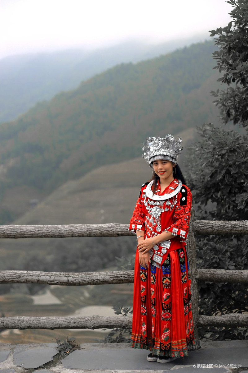 民族服|桂林龙脊梯田上的苗族小姐姐