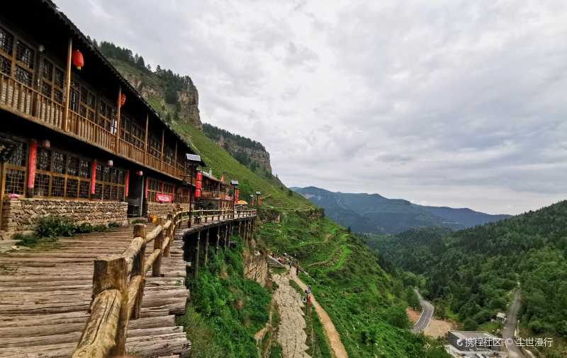 懸崖上的古村落山西忻州寧武懸空村