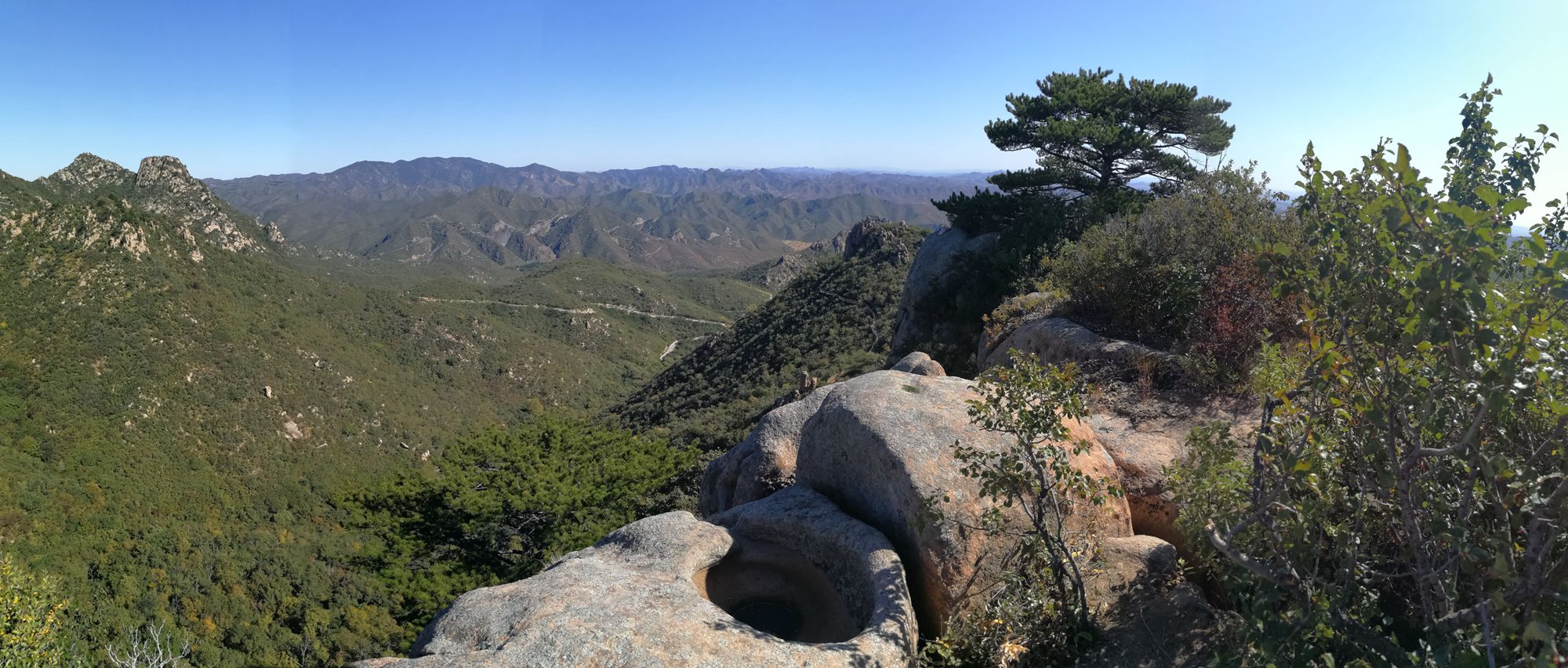 遼寧北票大黑山,刑天峰上天眼奇觀