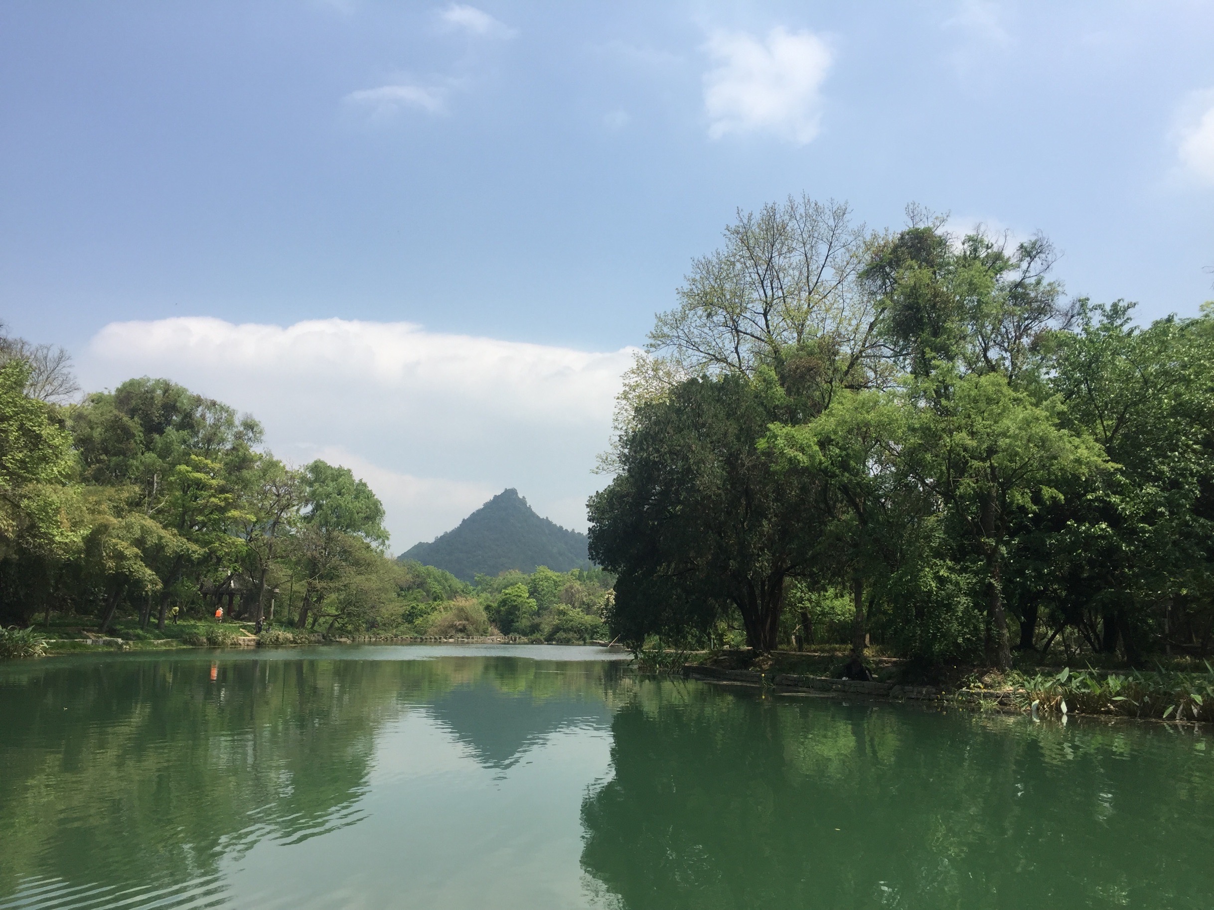 貴陽花溪公園位於貴陽南郊花溪區,是貴州著名景點之一