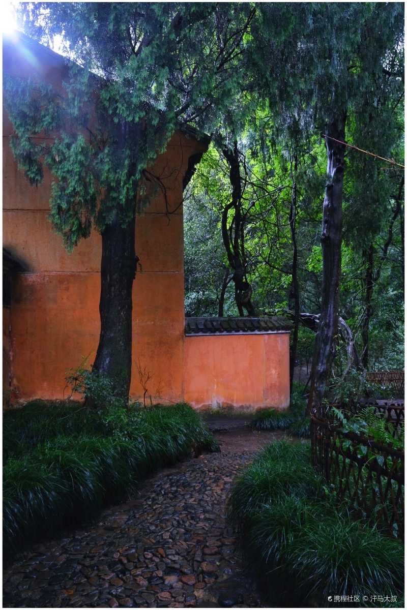 雨中探幽千年古刹天台山国清寺