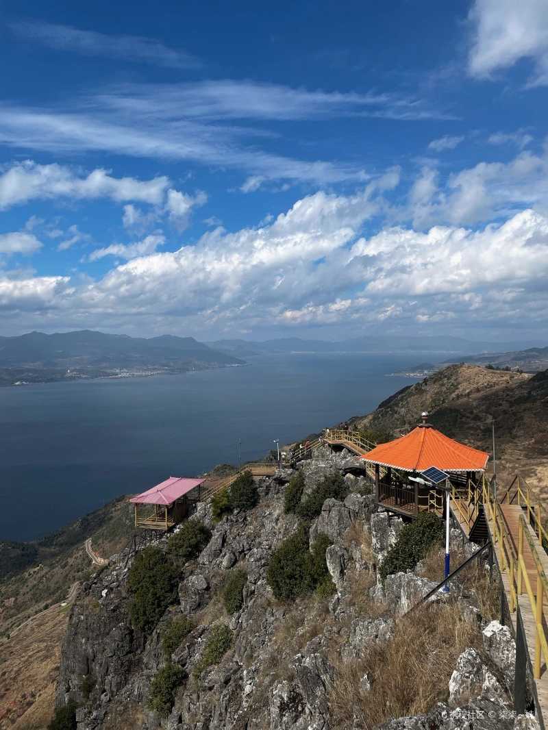 抚仙湖最佳观景点大黑山雷打石栈道
