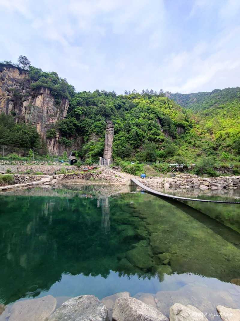 蛟龍大峽谷 位於縉雲縣胡源鄉,從蛟坑村到大洋水庫,長約六公里