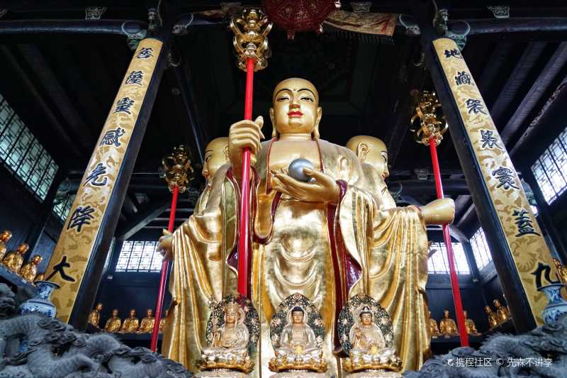 九华山 "大悲殿"又称"大悲宝殿",是慧深法师于1992年在