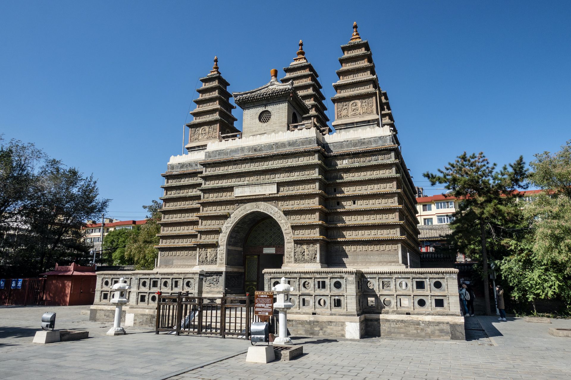 很多人都知道北京海淀有座鼎鼎大名的,建于明代永乐年间的五塔寺(现在
