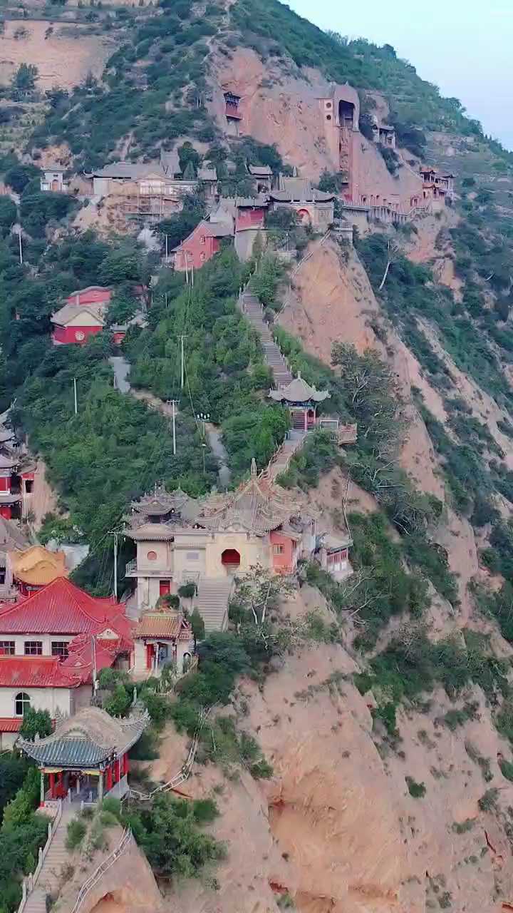 甘谷大象山石窟罕见中西合璧佛像大气磅礴