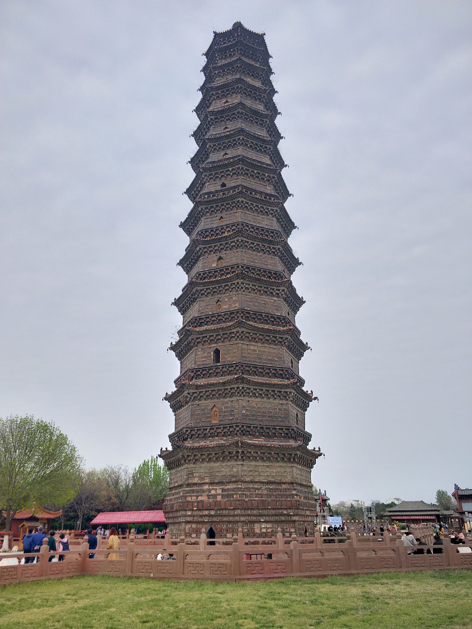 【攜程攻略】開封鐵塔公園適合商務旅行旅遊嗎,鐵塔公園商務旅行景點