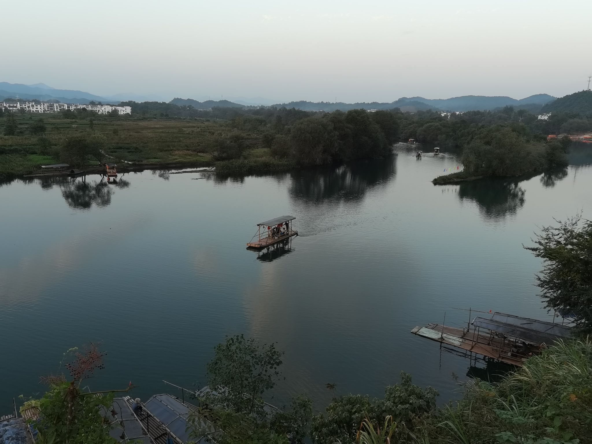 婺源景區有很多景點,大部分景色不錯,全部要游完,可能要很多時間,所以