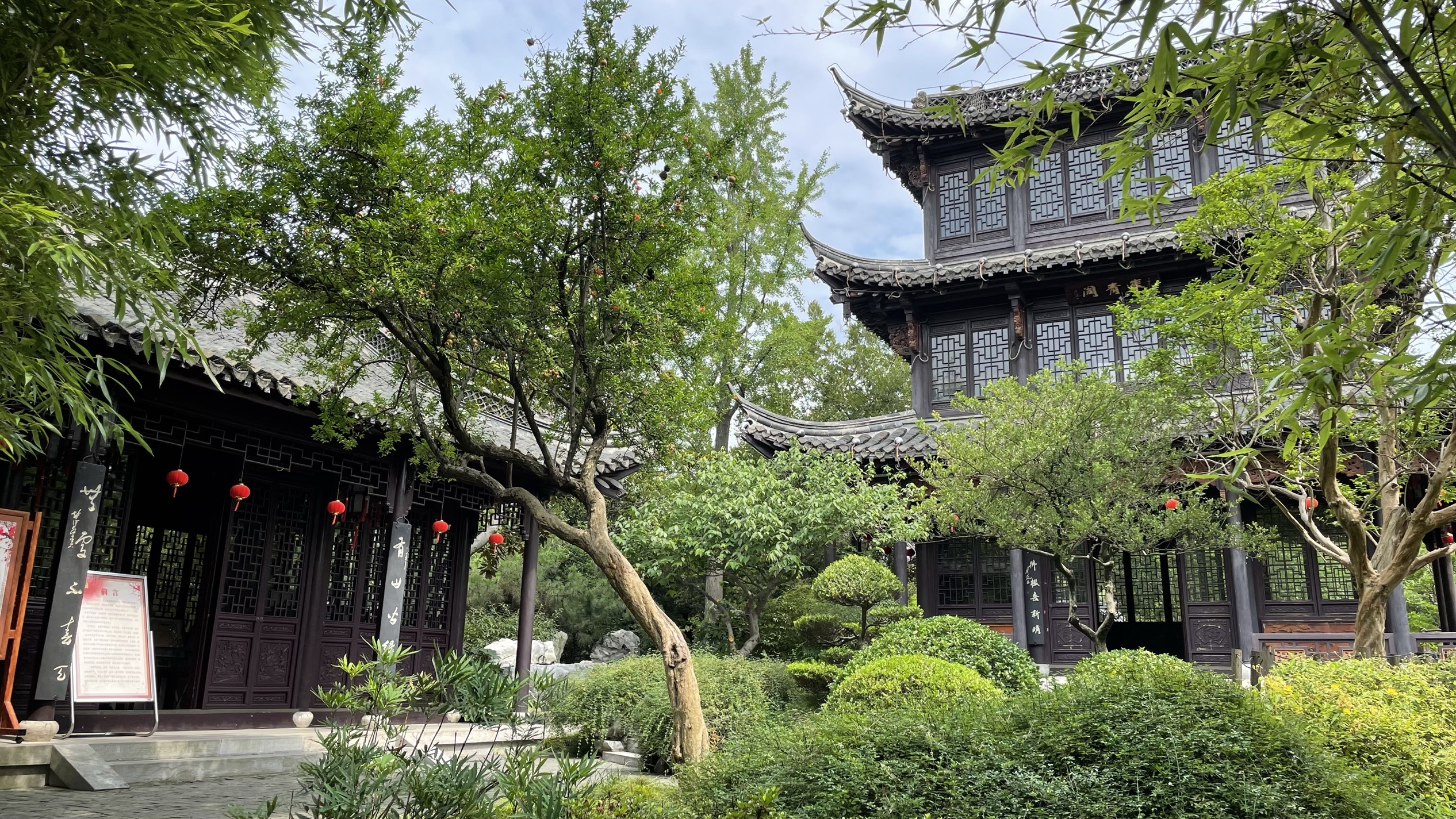 特别是这次去的泰州乔园,园林不大,单一步一景,非常宜人.