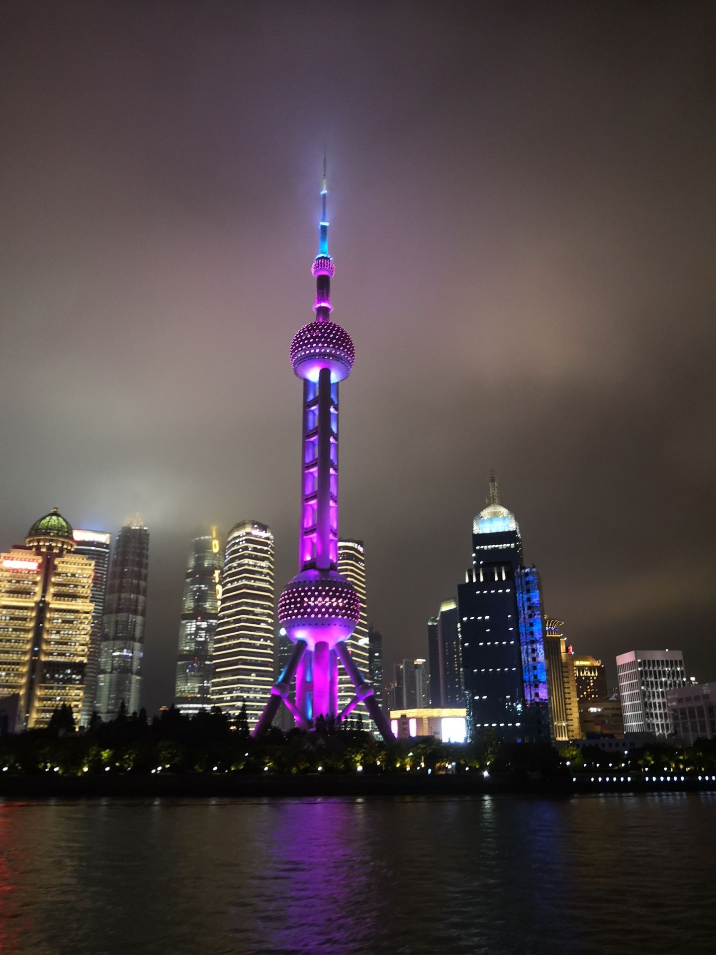 【携程攻略】上海黄浦江游览(十六铺码头)适合情侣出游旅游吗,黄浦江