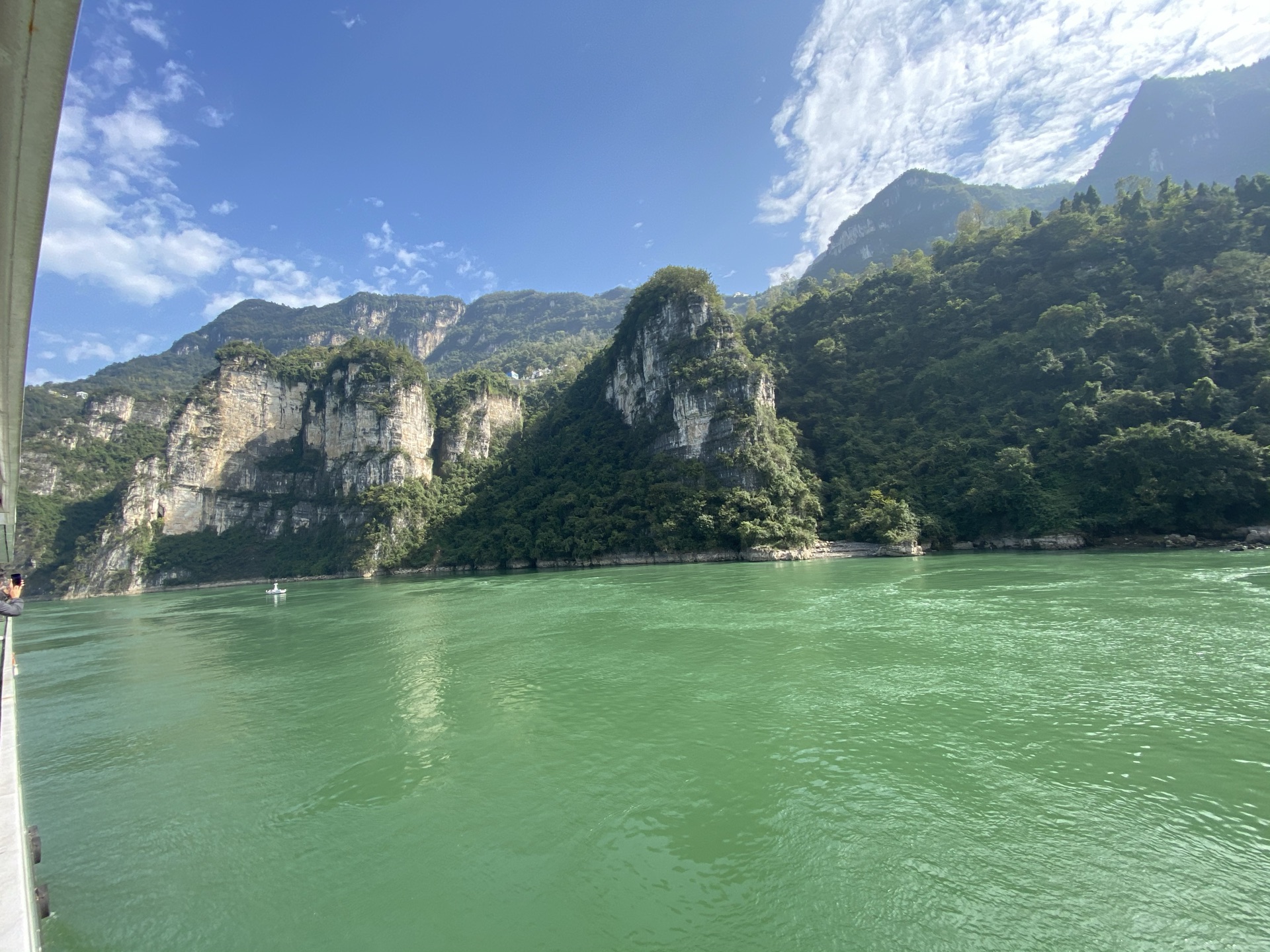 交运两坝一峡游船