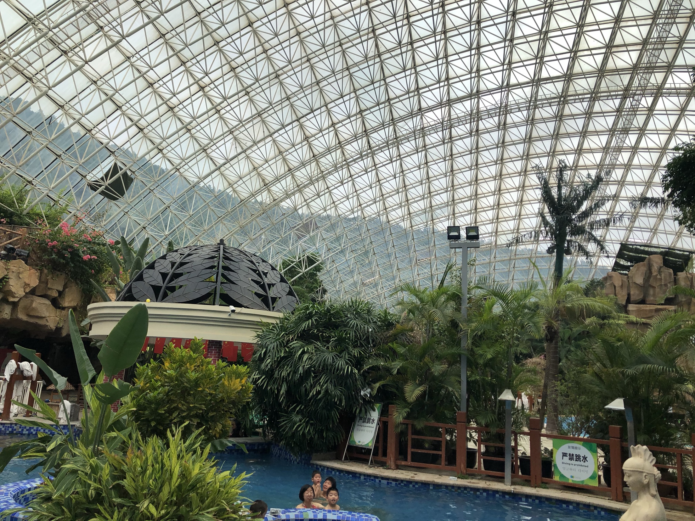 苏州乐园四季恒温水乐园