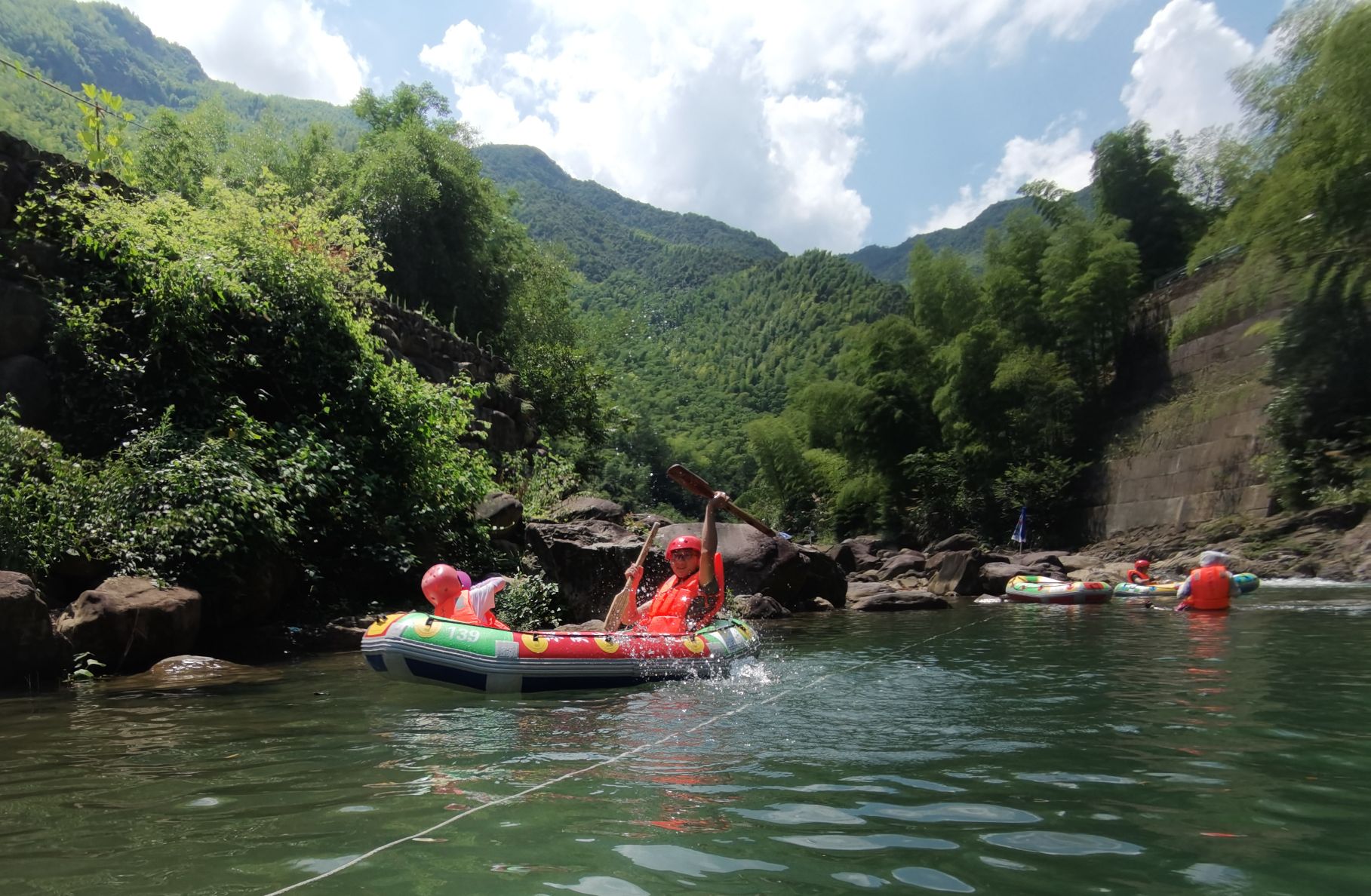 深溪峡谷漂流