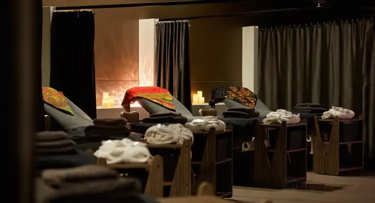 Hotels in Midea
