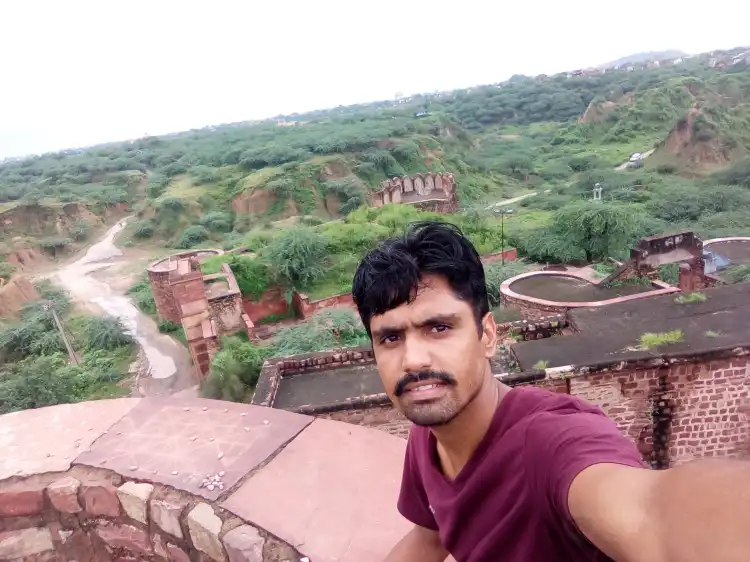 Hotel di Dholpur