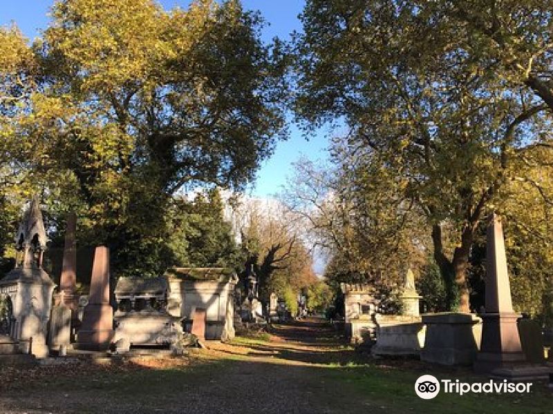 万灵公墓( 肯萨尔绿野公墓)