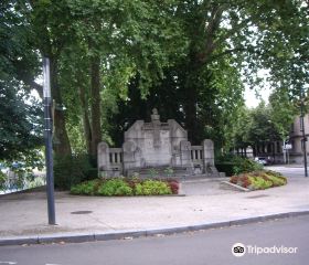 Monument au comte Hilaire de Chardonnet