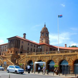 总统府一带还是相对安全的,这里的花园是英国园艺师设计,非常漂亮.