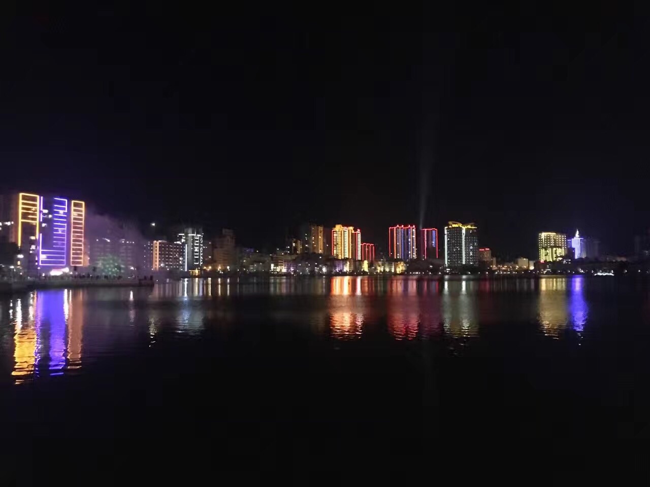 实拍南宁邕江大桥夜景，美轮美奂