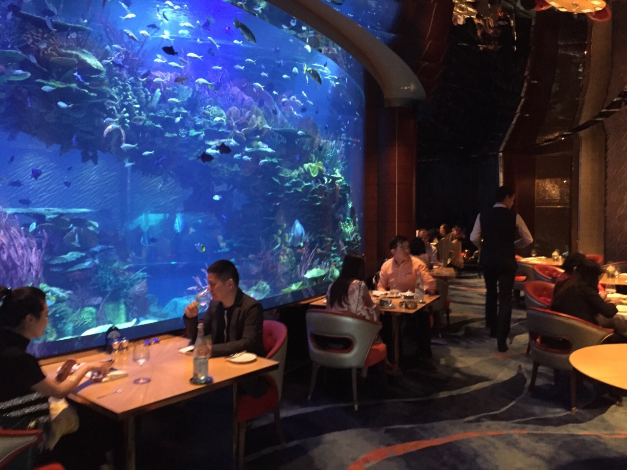 2023迪拜帆船酒店海底餐厅美食餐厅,...und floor，很有特色的餐...【去哪儿攻略】