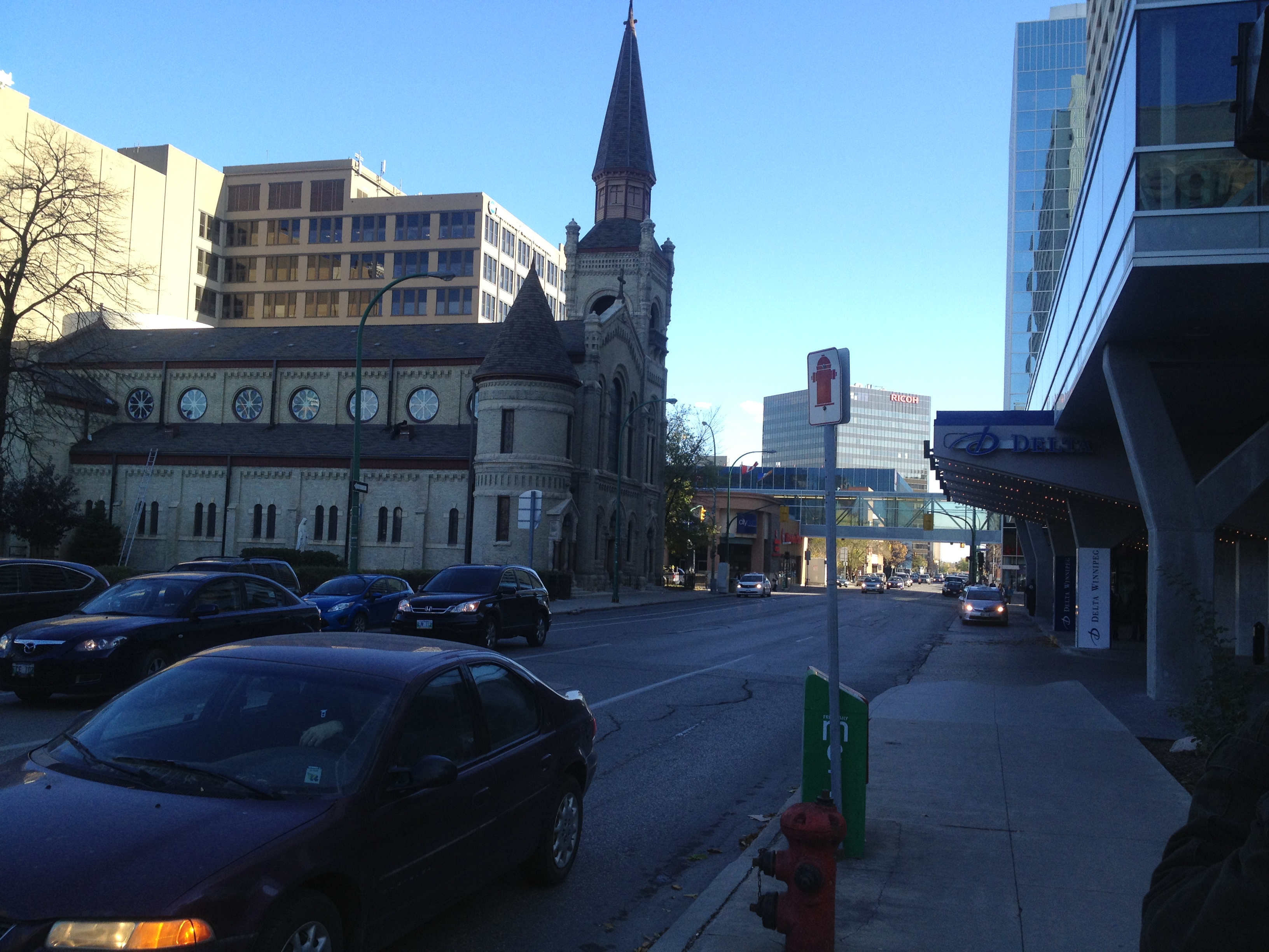 天气蛮冷的但这边地下通道都可以贯穿每个建筑温尼伯的市政建设还是