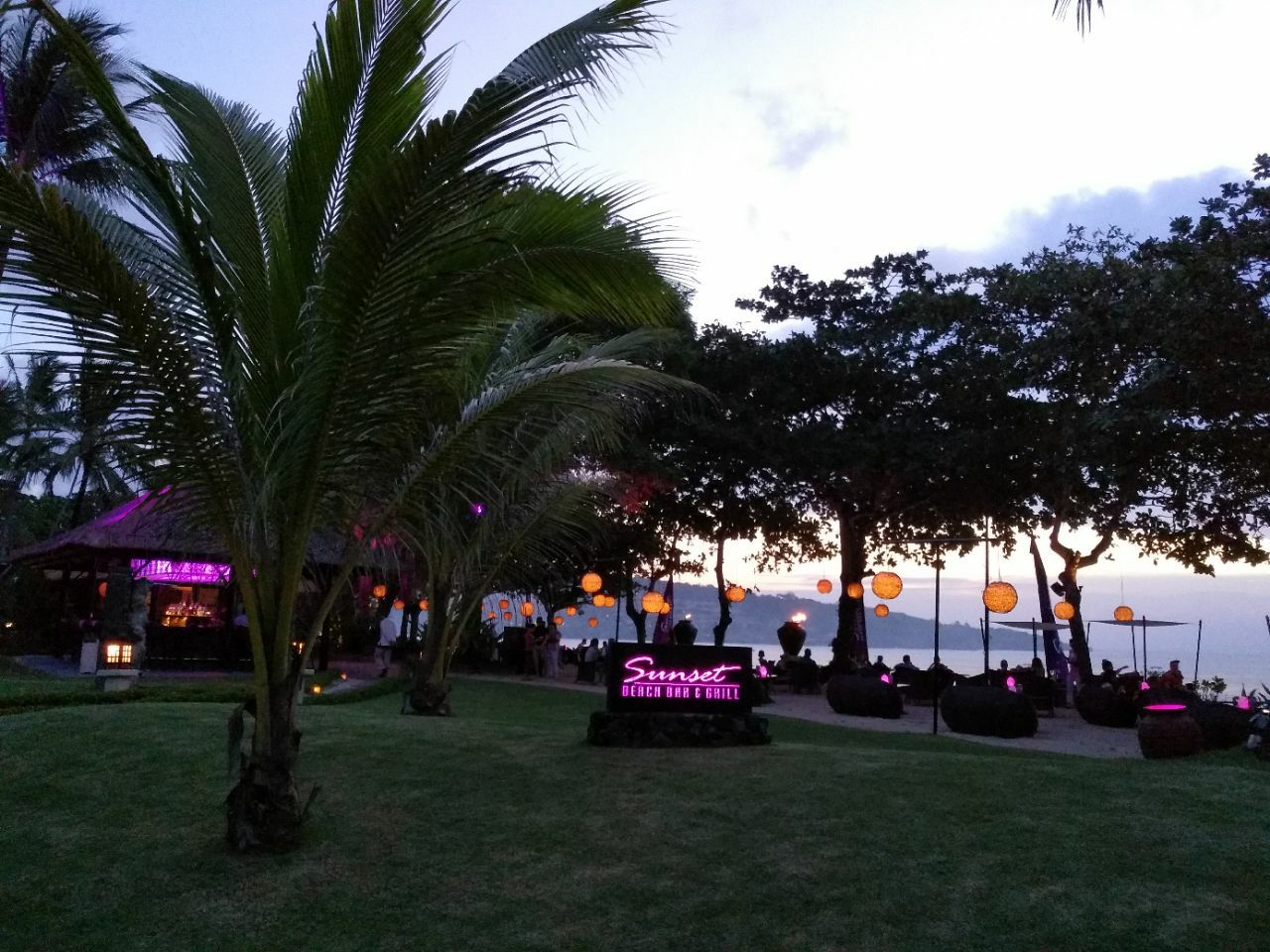 日落海滩烧烤酒吧