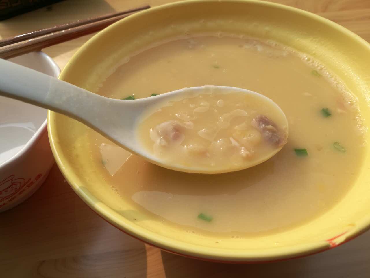 有仔肺,肥肠,剔骨肉,原味四种,还可以做成豆汤捞饭,真正的豌豆黄