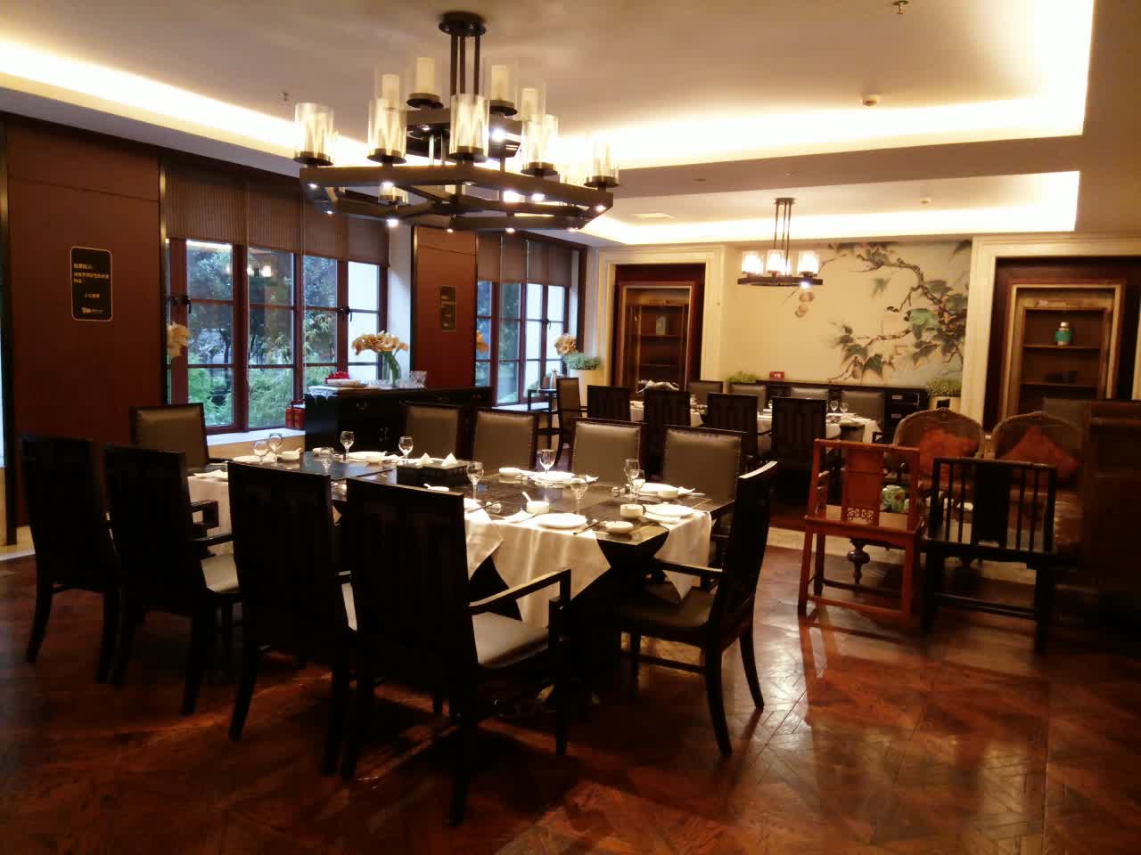 雍雅河鲜馆(桐梓林店)