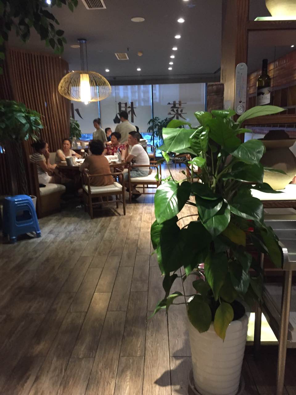 2021卞氏菜根香·菜根小厨(红牌楼店)美食餐厅,味道不错,就是太热了!