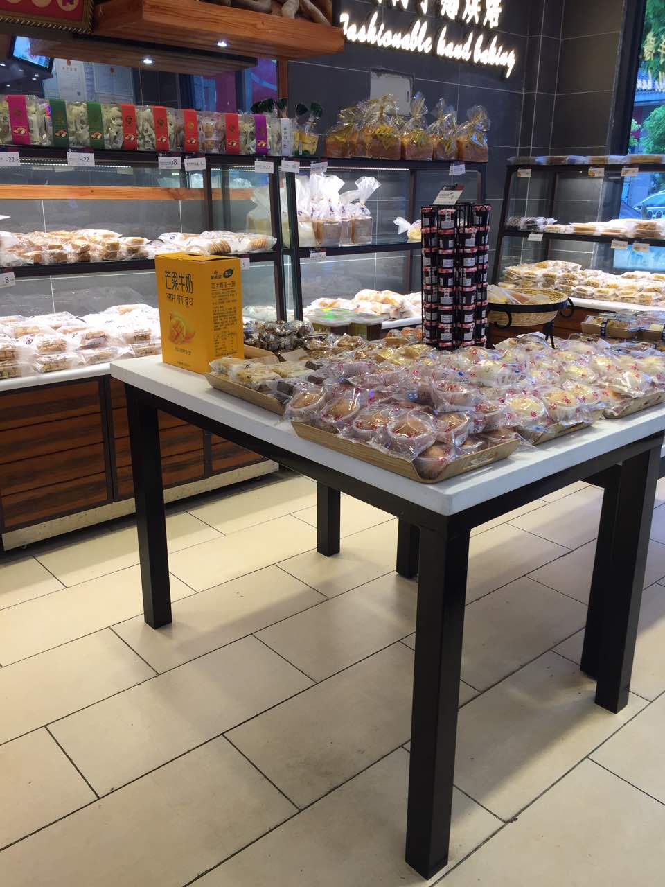 贵州龙的一致好评 离家很近 非常方便 蛋糕面包都不错 赞赞赞