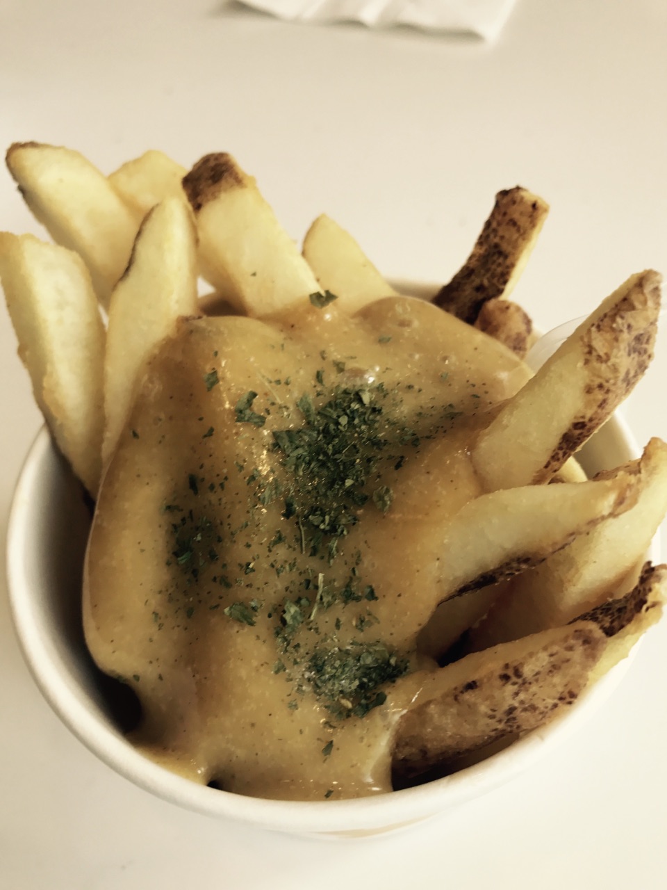 蜂蜜芥末薯条份量好像是100g一人份酱料好多好好吃服务员态度很好