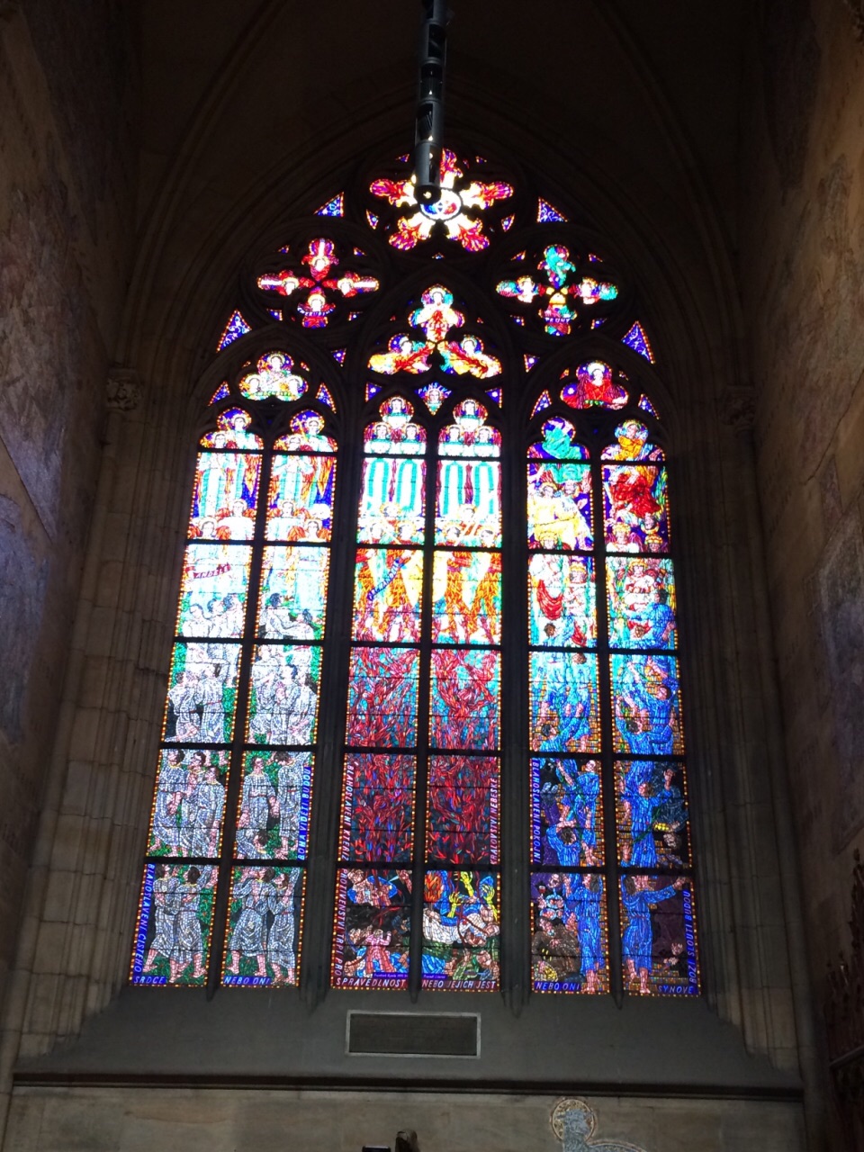 教堂的琉璃精美无比到全部参观结束问了才说是著名的设计大师穆夏的