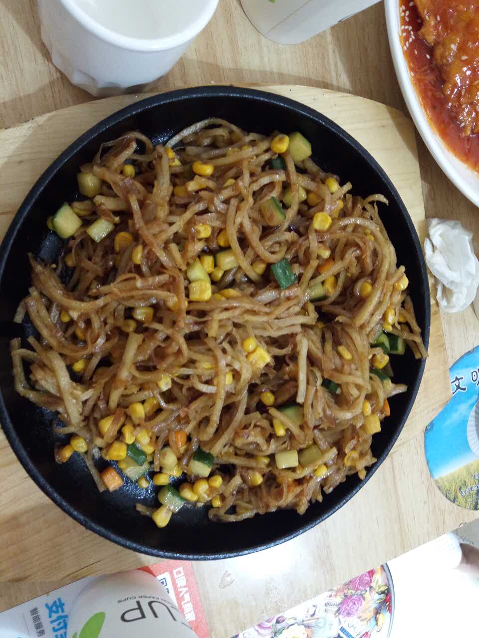 店内环境好!服务态度好!炒饼也很好吃!经常来吃!份量足!