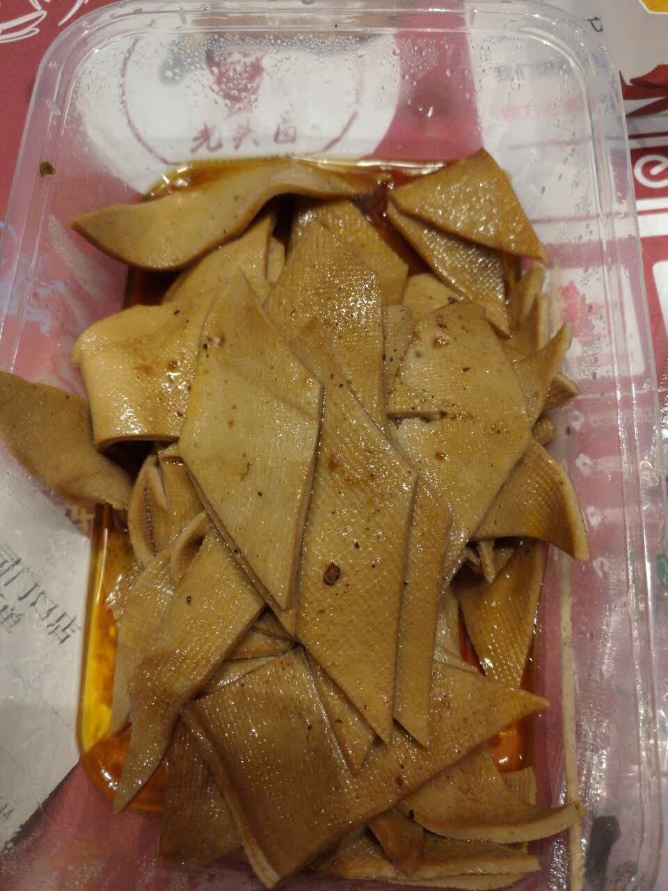 新开张的店面,环境干净整洁,但略有味道,点了榨菜肉丝粉,卤千张,地瓜