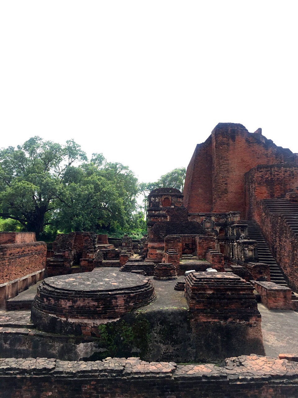 那烂陀从进门开始当手指接触到这里砖石的那一刻曾经的记忆如画卷般