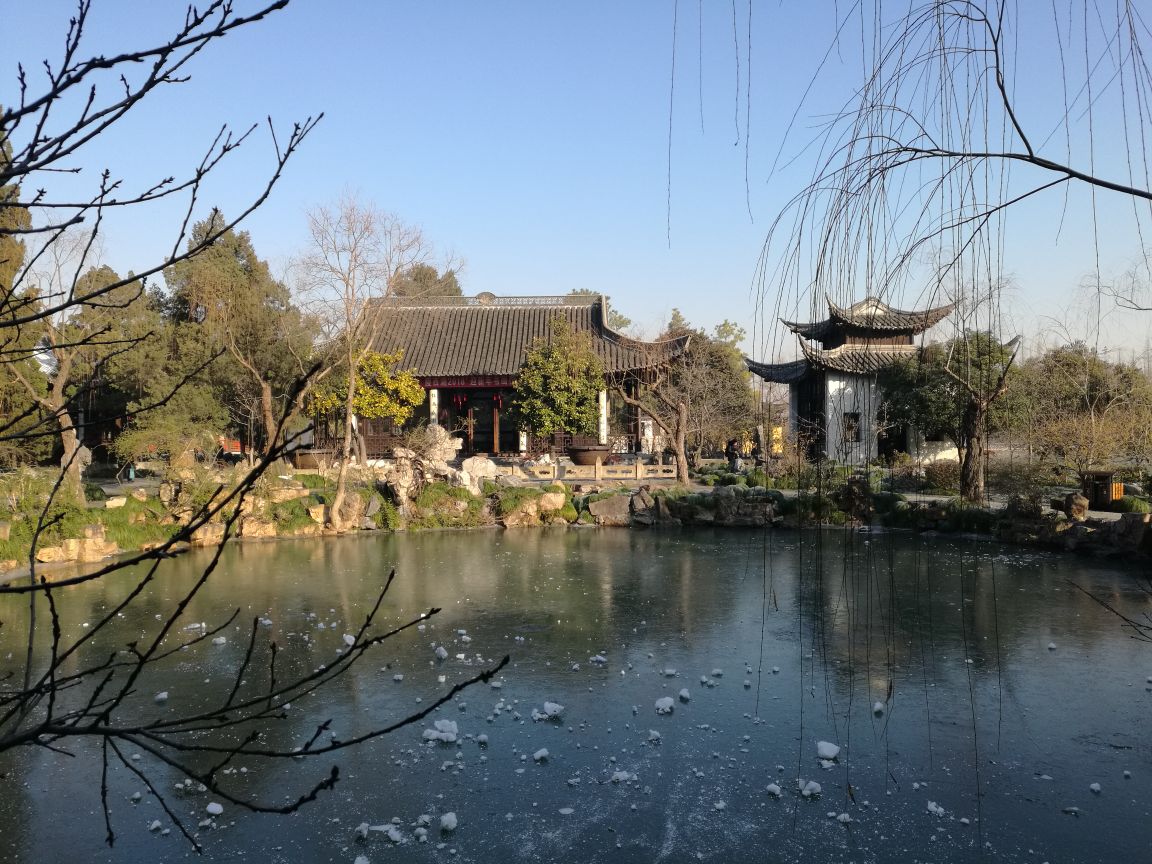 徐园位于扬州瘦西湖内是园中第一个景点因是大军阀
