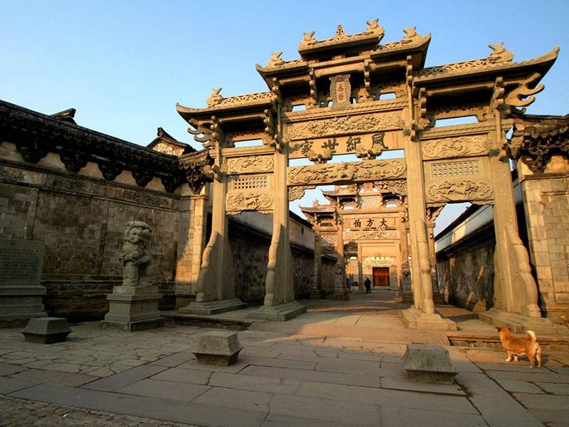 东阳卢宅,是典型的古代民居建筑,位于浙江省东阳市东郊卢宅村.