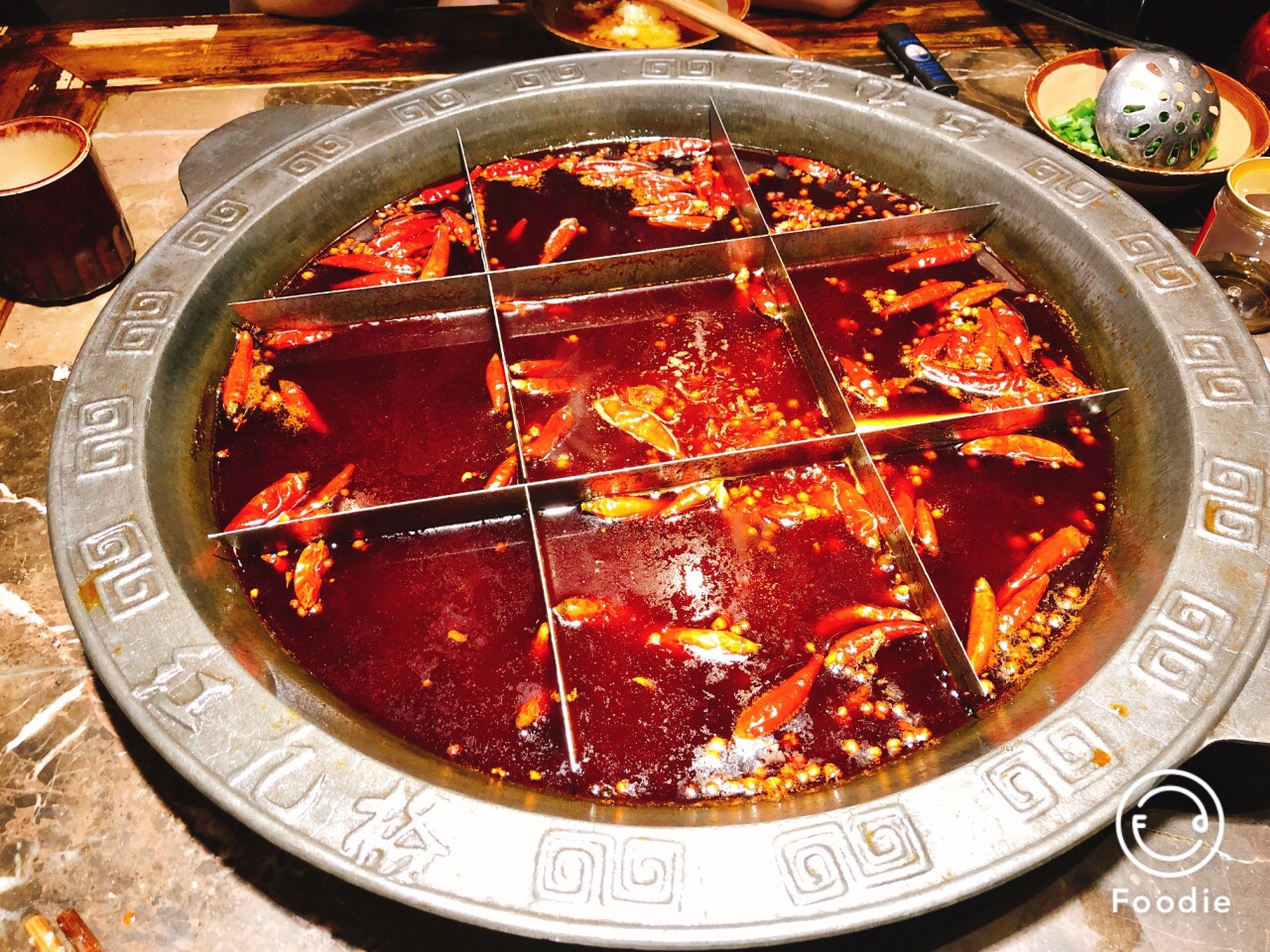 2021红九格老火锅(直港大道店)美食餐厅,.家店简直人声鼎沸啊…… .