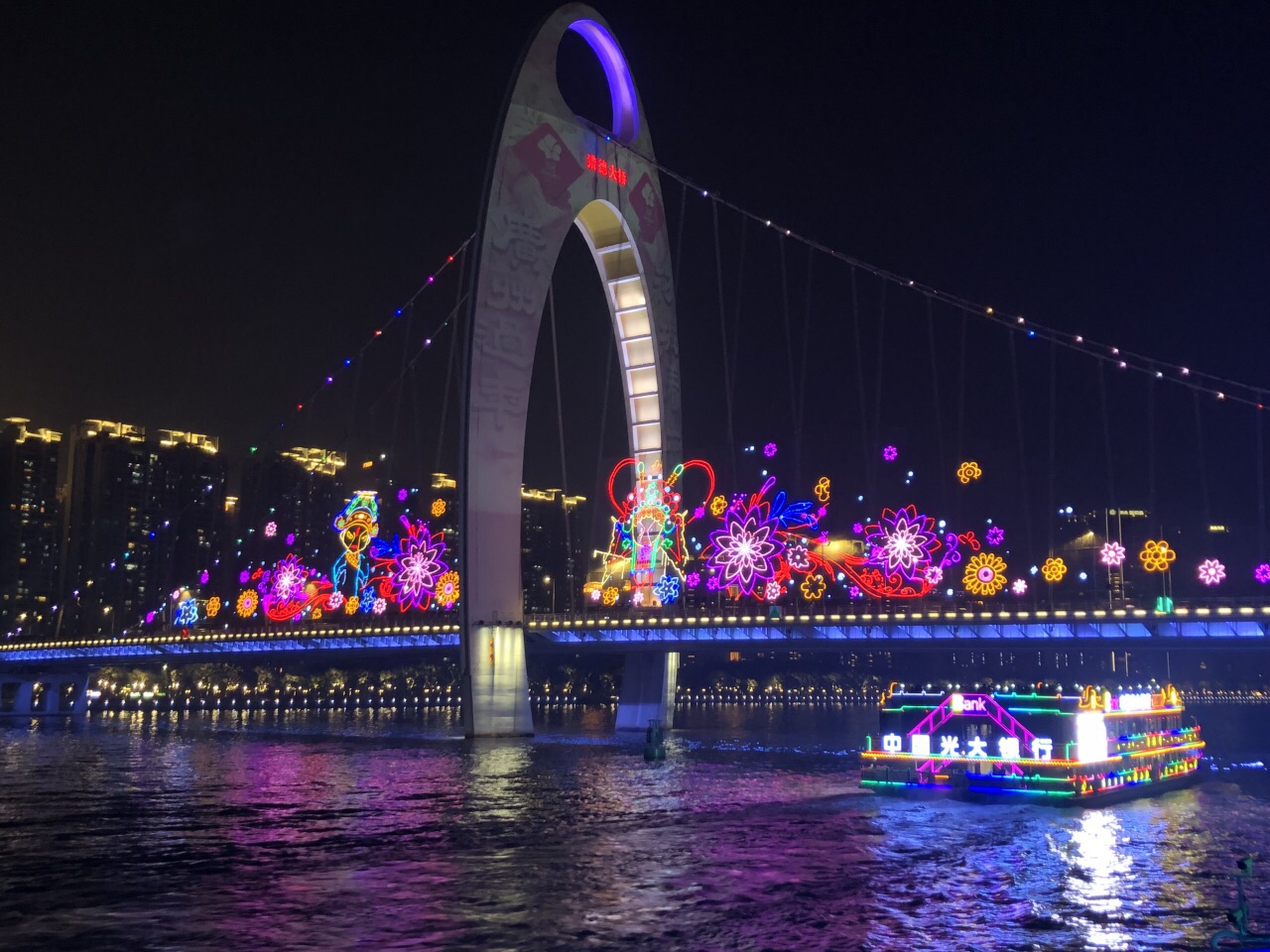 超唯美的珠江夜景图片壁纸 -桌面天下（Desktx.com）