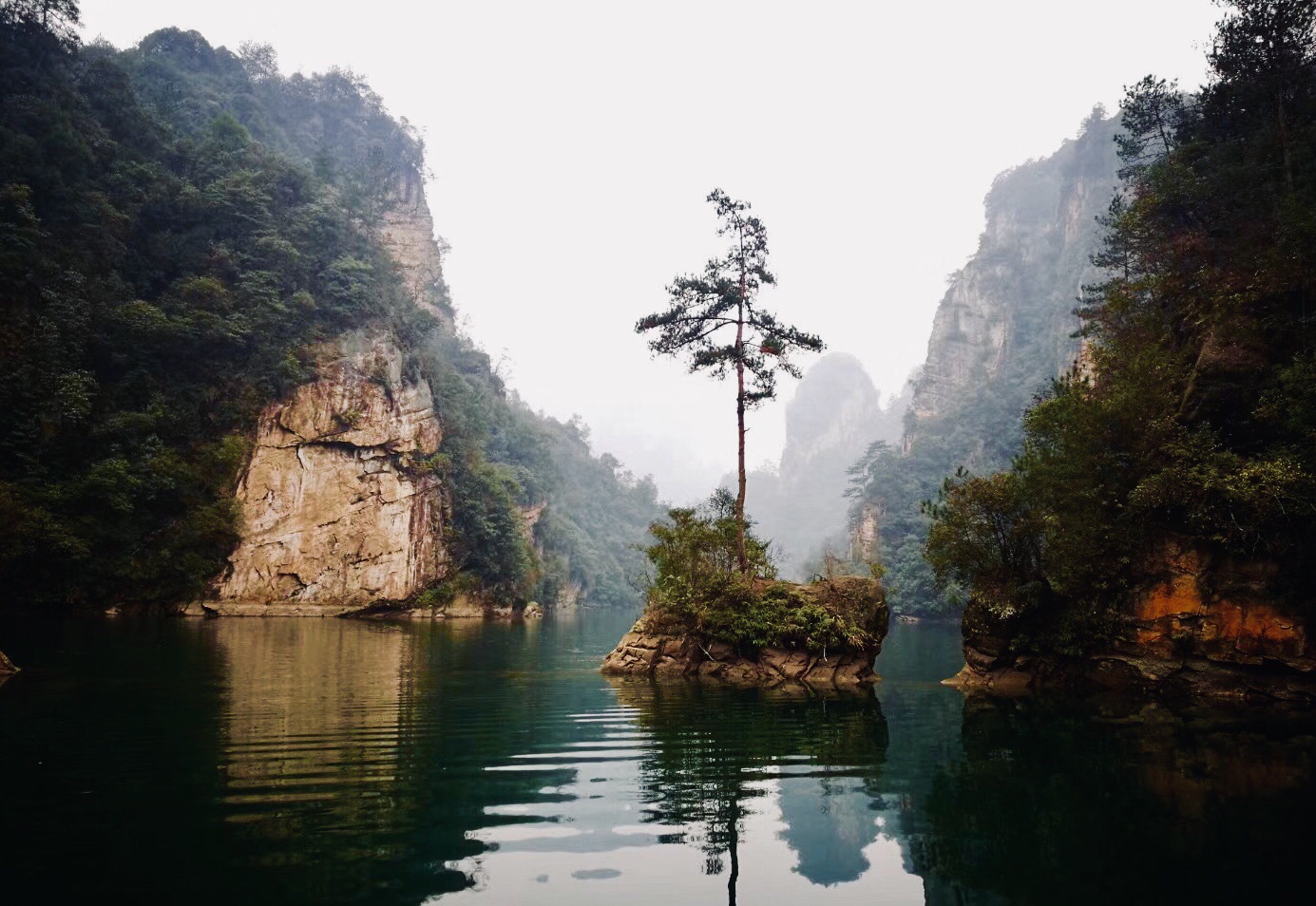 心灵四季 美丽中国 | 宝峰湖景区：风光旖旎的“水上张家界”-搜狐大视野-搜狐新闻