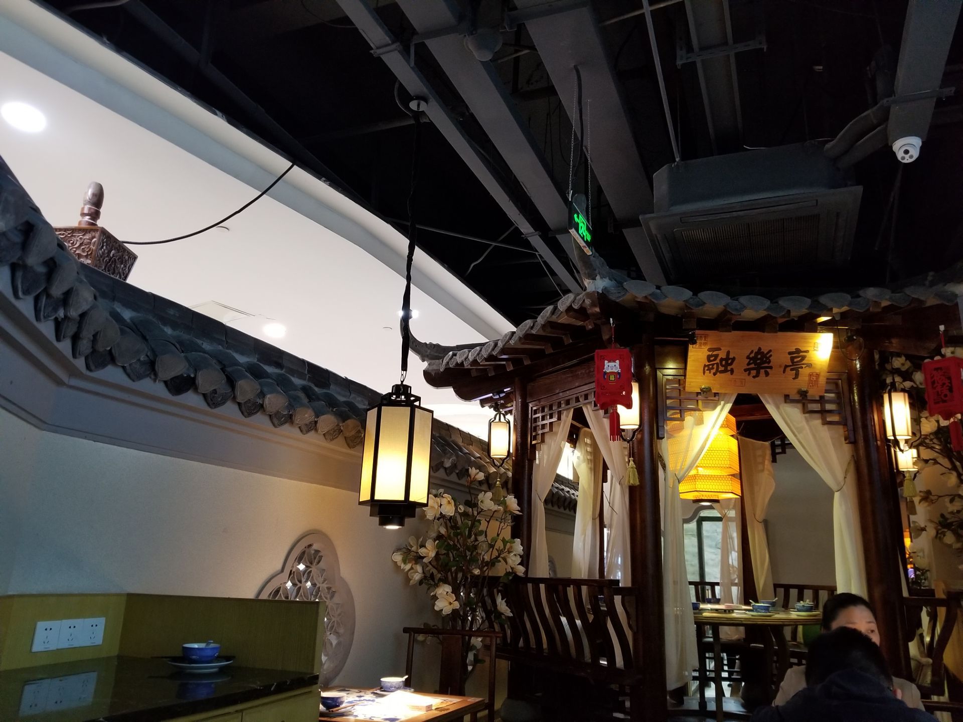 相比周边餐厅的冷落真的是不错了 南通文峰城市广场四楼的苏小主饭店