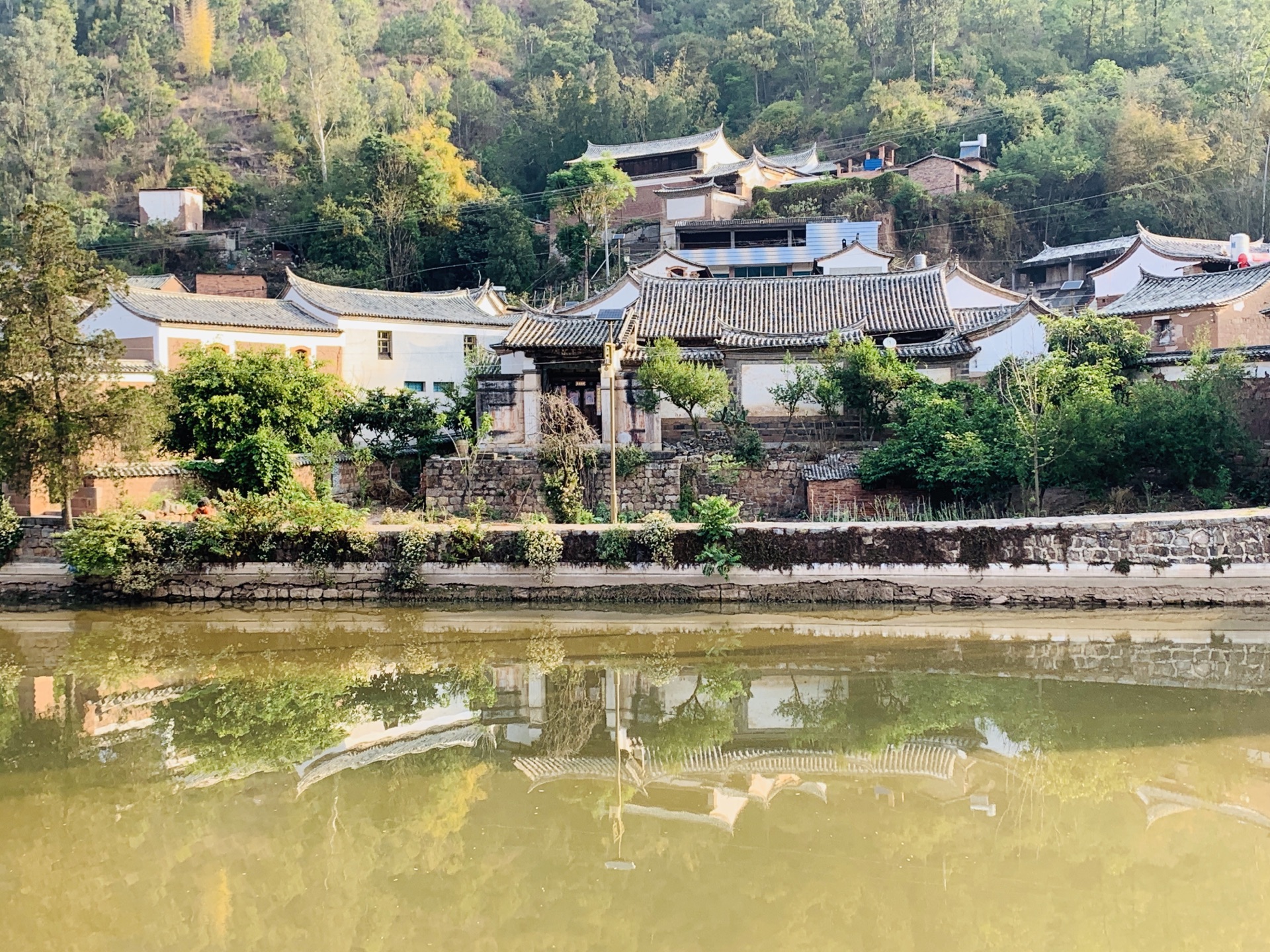 中国十大最神秘村庄之一，位于云南深山，所有房子用化石建成_石村