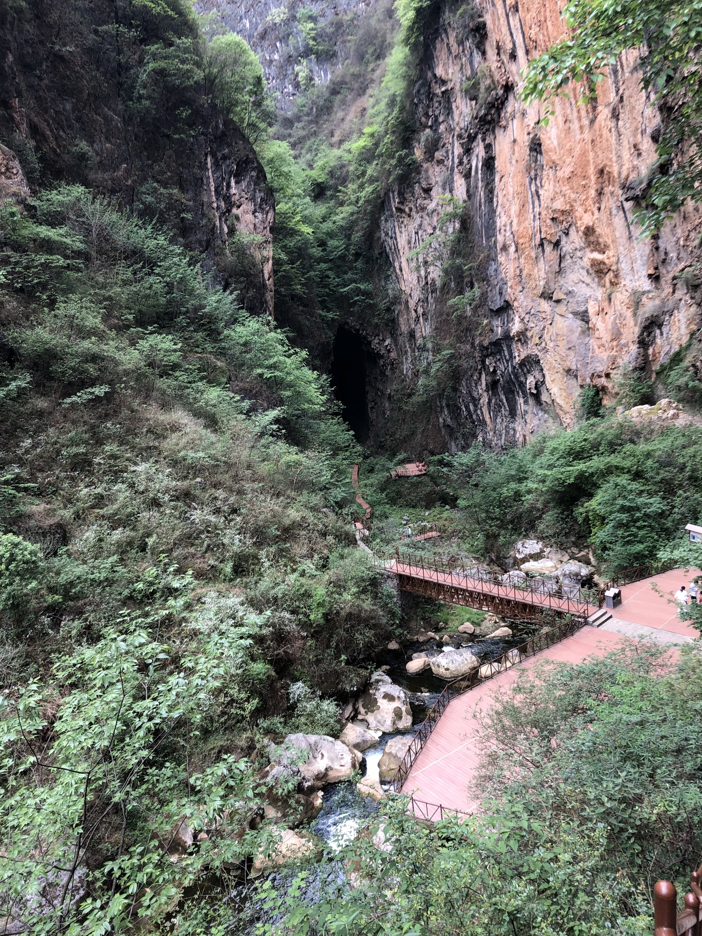 會澤雨碌大地縫