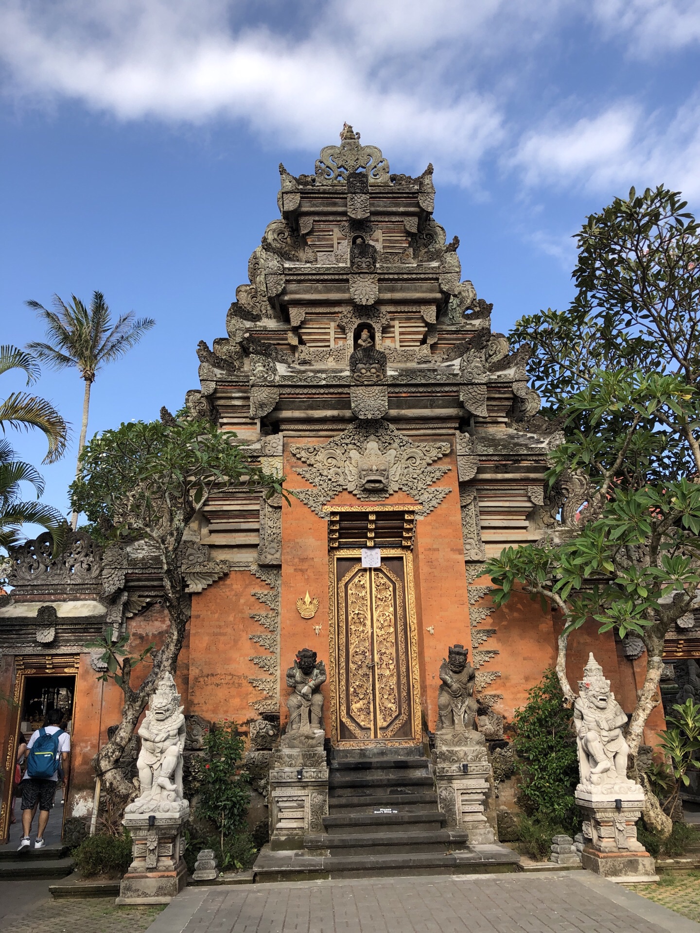 【携程攻略】乌布乌布皇宫景点,这里一定要来，虽然皇宫不大，但是真的很漂亮，很有巴厘岛特色，正门…
