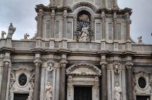 意大利的第三大的教堂——圣阿加塔大教堂 有时候就会觉得，有一些信仰其实也是挺好的额，这种源自内心的力