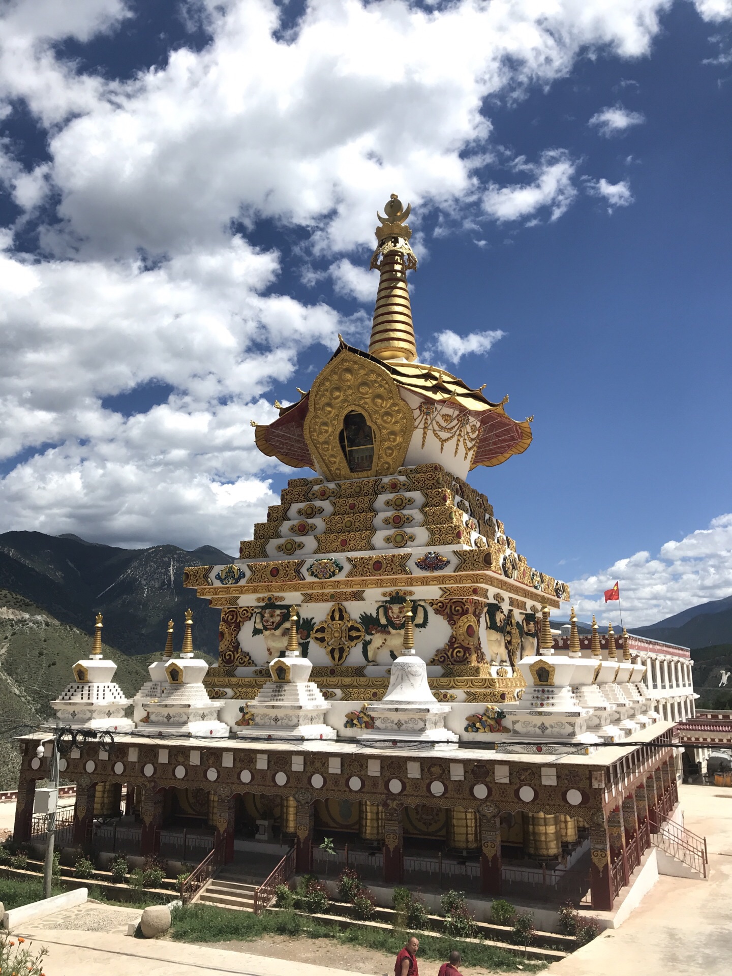 印北宁玛噶陀寺与噶陀藏人社区代表团为达赖喇嘛尊者举办长寿法会 - VOT