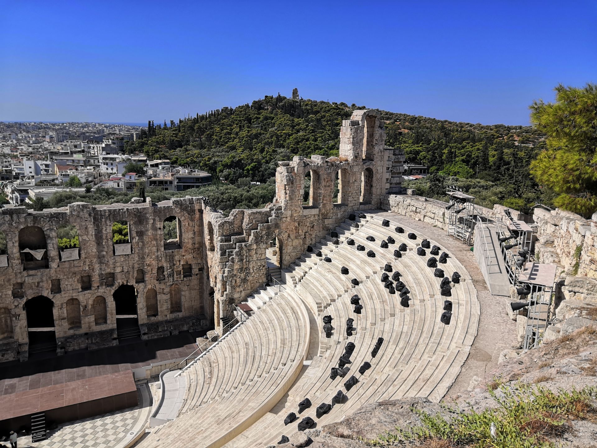 【携程攻略】雅典阿迪库斯剧场景点,希腊阿迪库斯露天剧场位于卫城内，建于公元161年，由罗马大帝时代的…