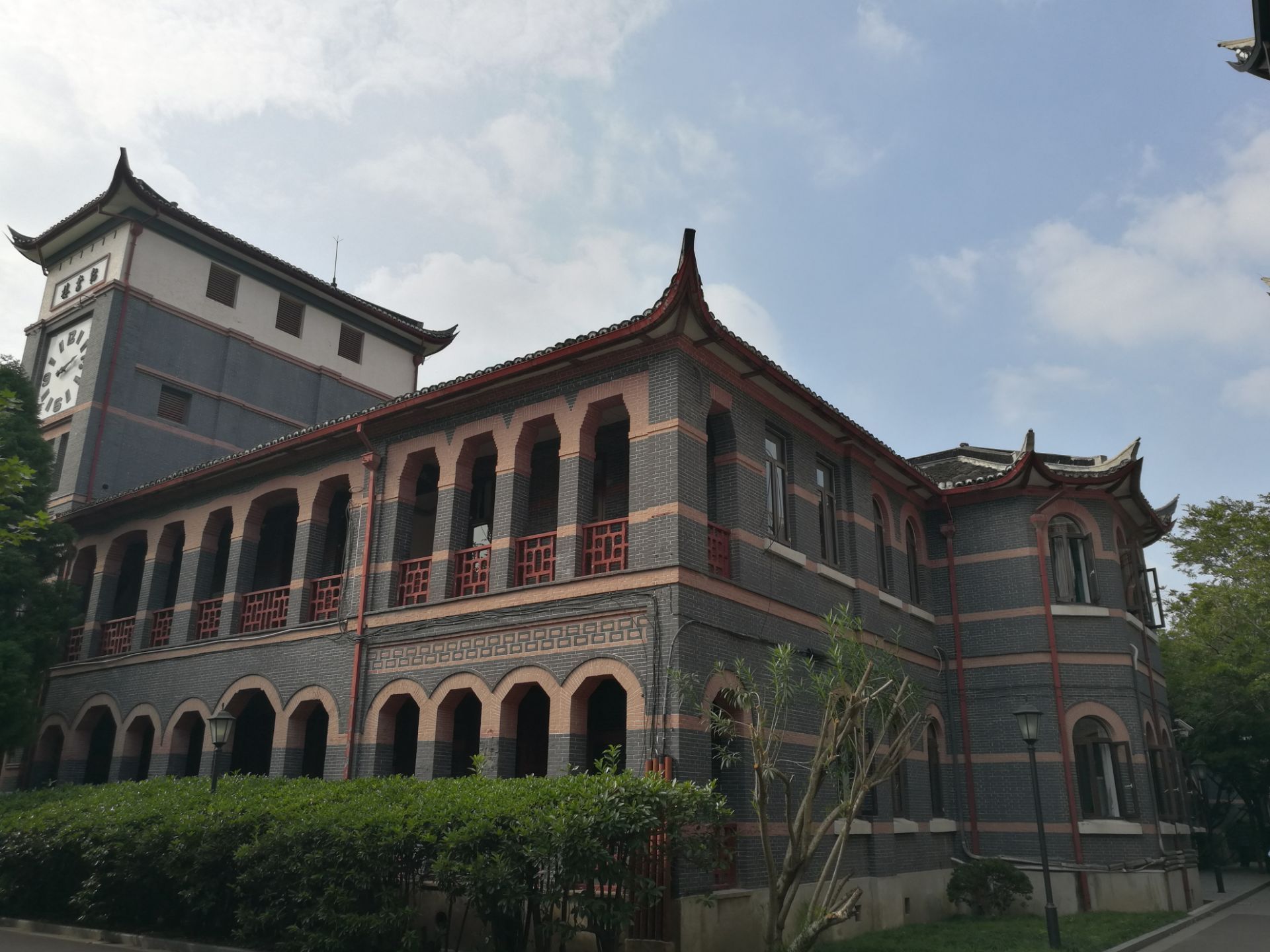 华东政法大学老校区图片