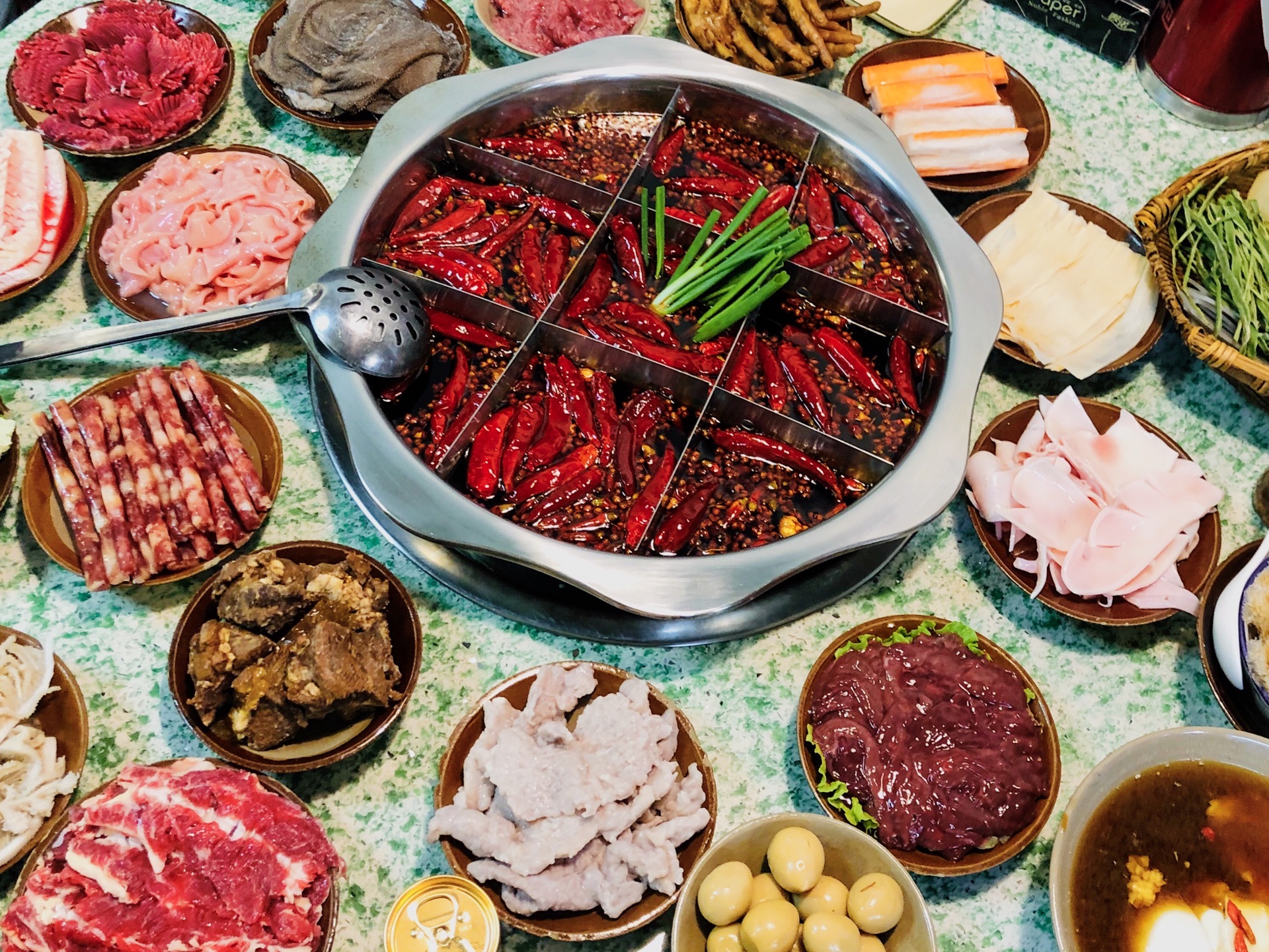 【携程美食林】成都五里关火锅(曾用名五里井)餐馆,隐藏在一个老旧