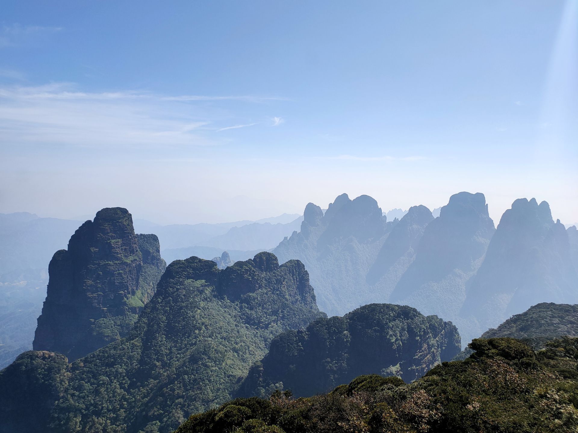 圣堂山的景色真的是漂亮得没话说,可惜的是没能看日出日落,日出的话
